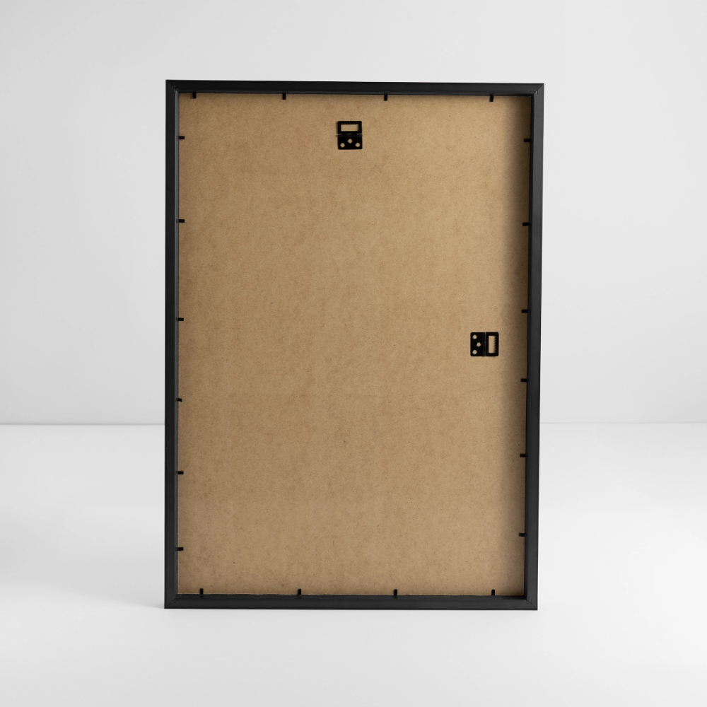 High Kiss Gerahmtes Poster (49 × 69 cm) - Schwarz